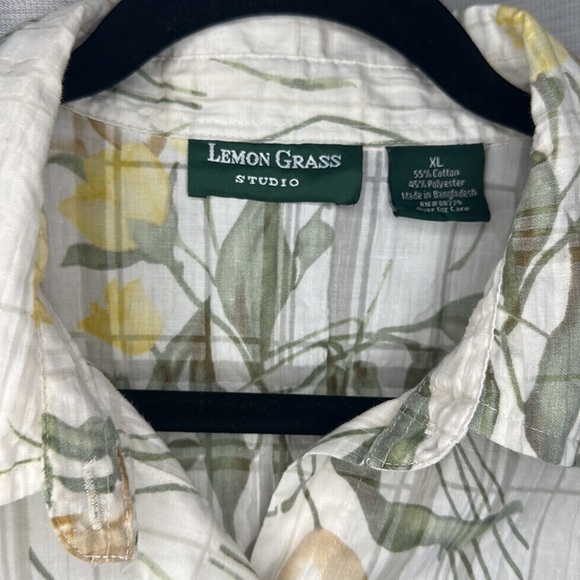 Lemon grass Button down !!! - Picture 3 of 5